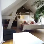 فندق مبيت وإفطار Loft Trotters 4*